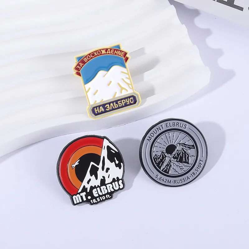 Pin Korony — emaliowany, około 30 mm